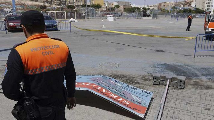 Telediario 1 - Una racha de viento levanta varios juegos hinchables