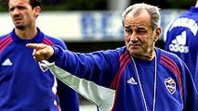 El serbio Vujadin Boskov, que fue, entre otros, entrenador del Real Madrid y el Sampdoria italiano, falleció hoy a los 82 años en la ciudad italiana de Génova, informa la web del club Vojvodina de Novi Sad, club en el que comenzó y desarrolló la mayo