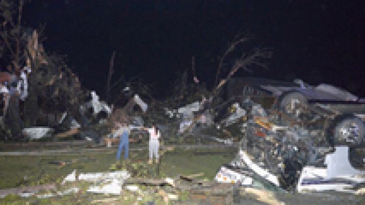 Al menos doce muertos por tornados en EEUU