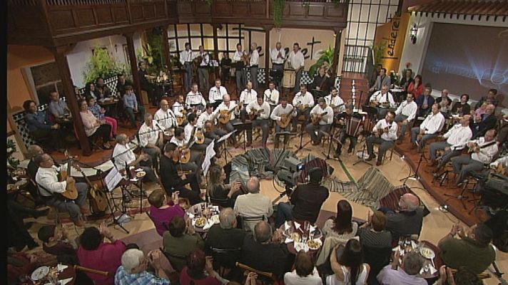 Tenderete - Tenderete - 27/04/14 con Los Granjeros y varios solistas.