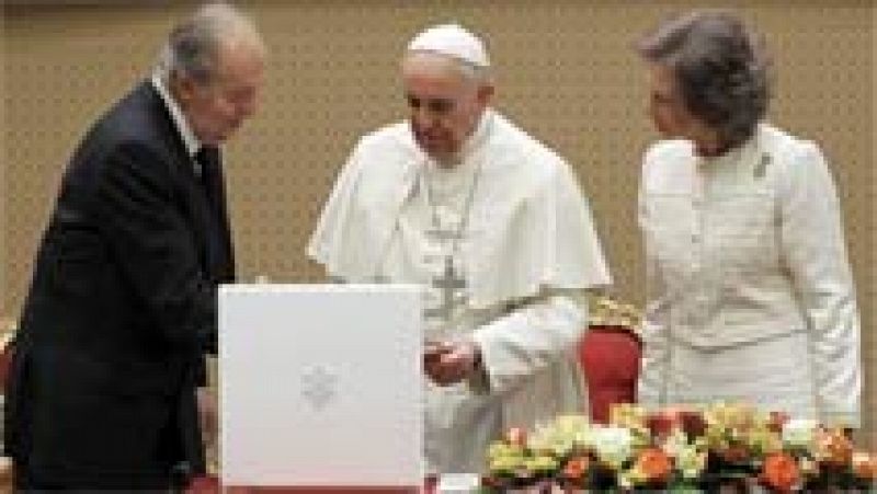 Primera audiencia privada del Papa Francisco a los Reyes