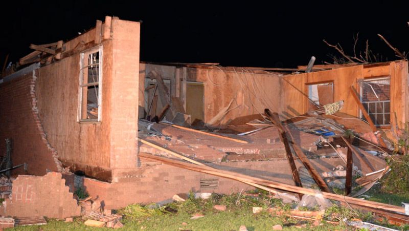  18 muertos y cientos de heridos tras el paso de tornados en Arkansas y Oklahoma