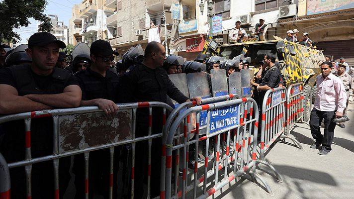 Telediario 1 - Condenan a muerte en Egipto al jefe de los Hermanos Musulmanes y a más de 700 islamistas