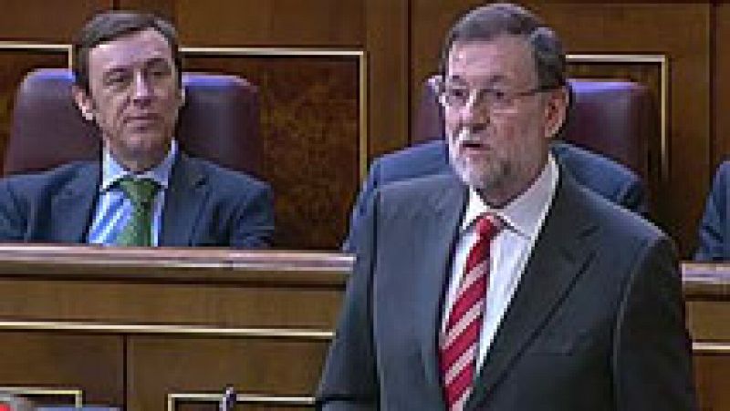 Rubalcaba critica el sistema de becas y Rajoy defiende que habrá más becados   