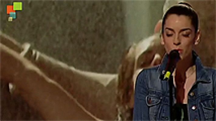 Ruth Lorenzo canta 'Dancing in the rain' en 'Entre todos'