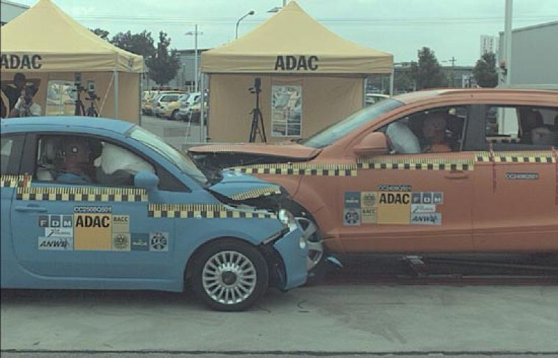 Si ocurre un choque frontal entre un todoterreno y un turismo convencional, la peor parte se la lleva el segundo. Por esta razón el Real Automóvil Club de España pide medidas para evitar que se produzcan estos daños en los turismos y sus ocupantes. 