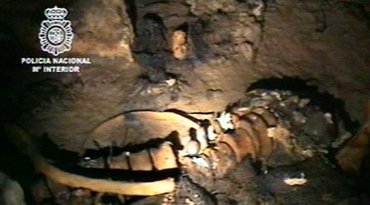  - Un cadáver, en un pozo