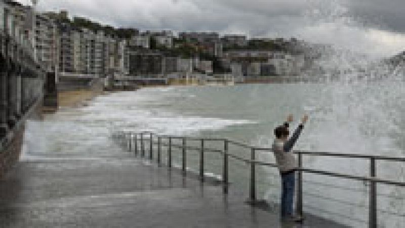 Muy nuboso con lluvias en el norte y en Cataluña