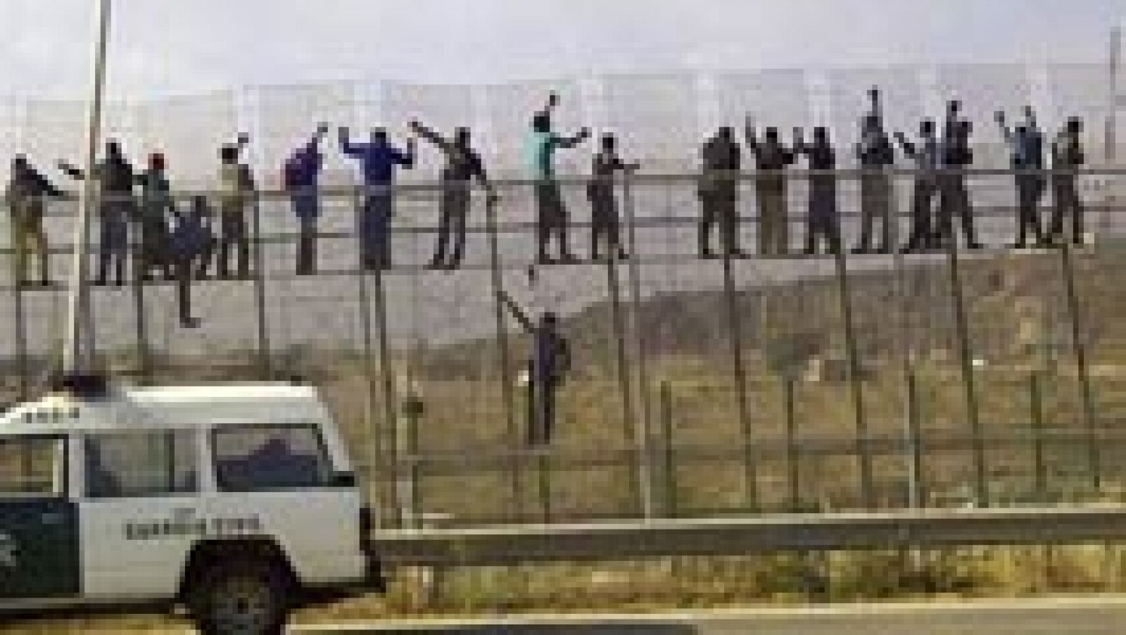 Noticias 24h: Unos 140 inmigrantes entran en Melilla tras un intento masivo de salto a la valla | RTVE Play