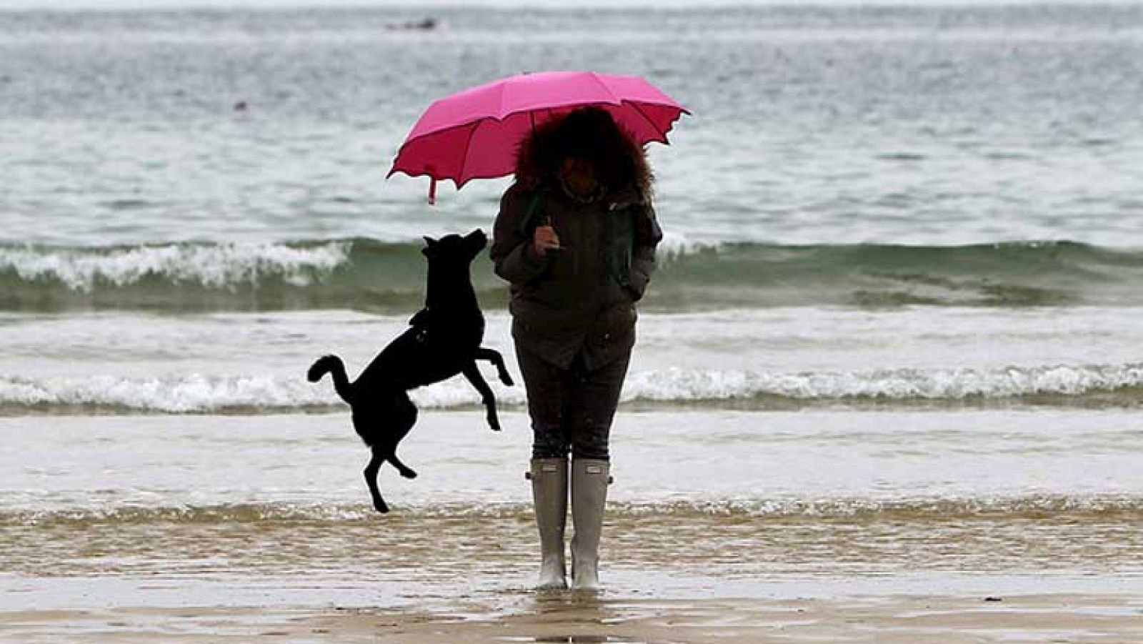 Mañana, cielo cubierto y lluvias débiles en áreas del Cantábrico y Pirineos