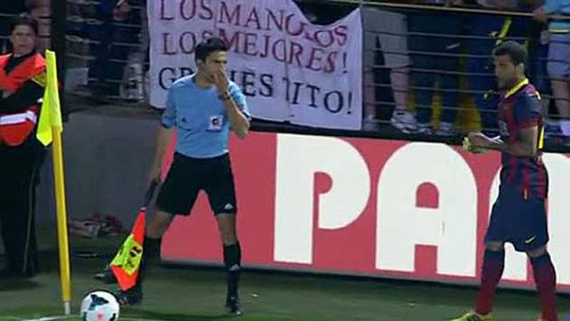 Sigue la polémica por el plátano a Alves 