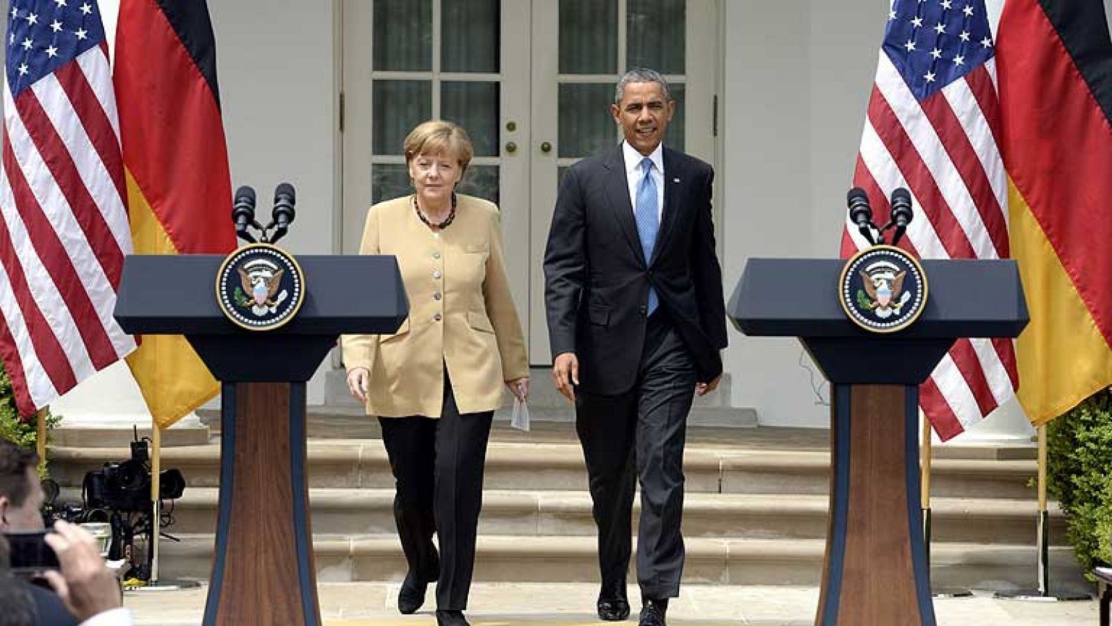 Obama y Merkel amenazan a Moscú con más sanciones