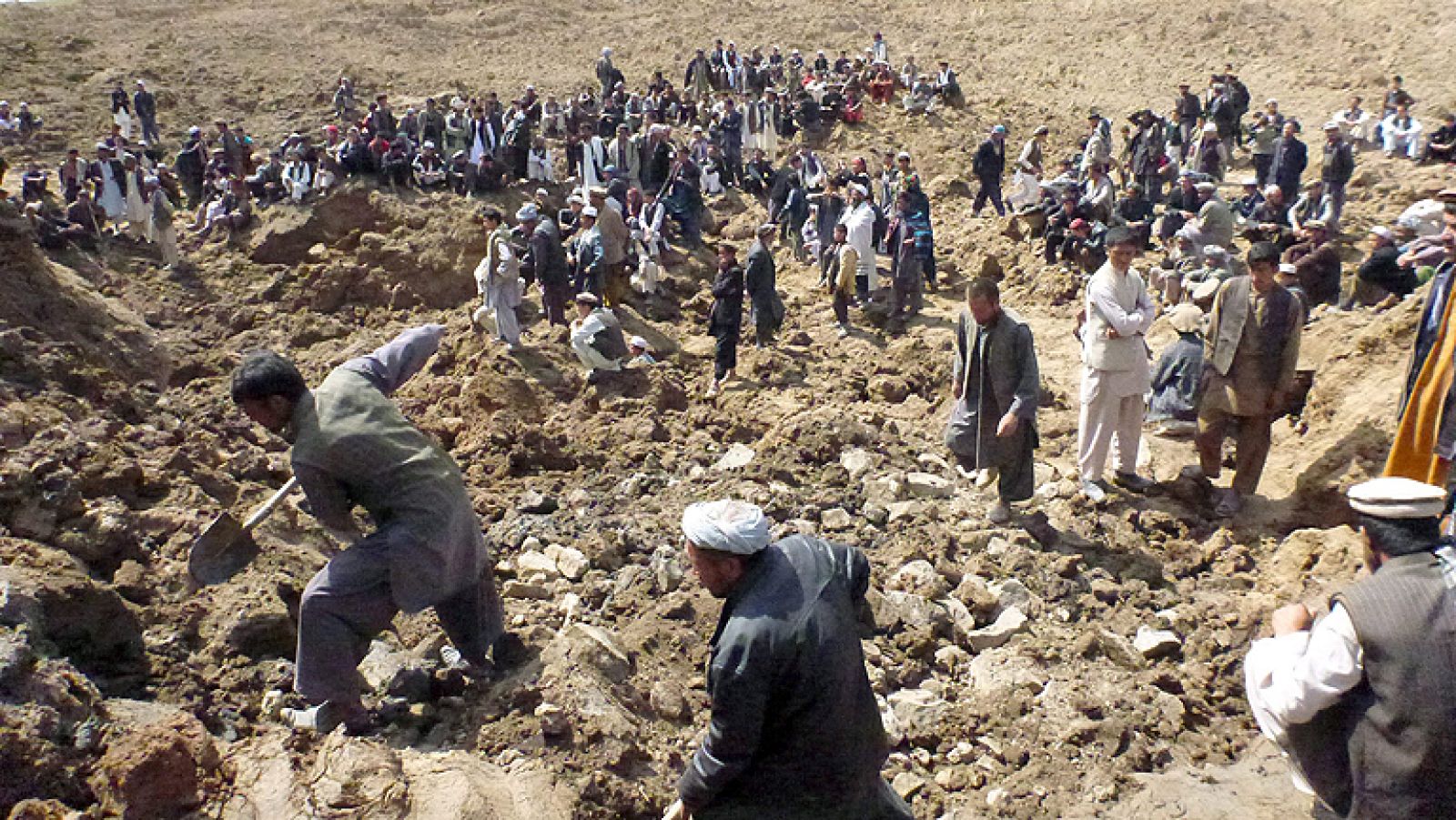 Más de 2.000 muertos por el corrimiento de tierras en Afganistán