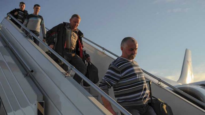 Telediario 1 - Satisfacción por la liberación de los siete observadores