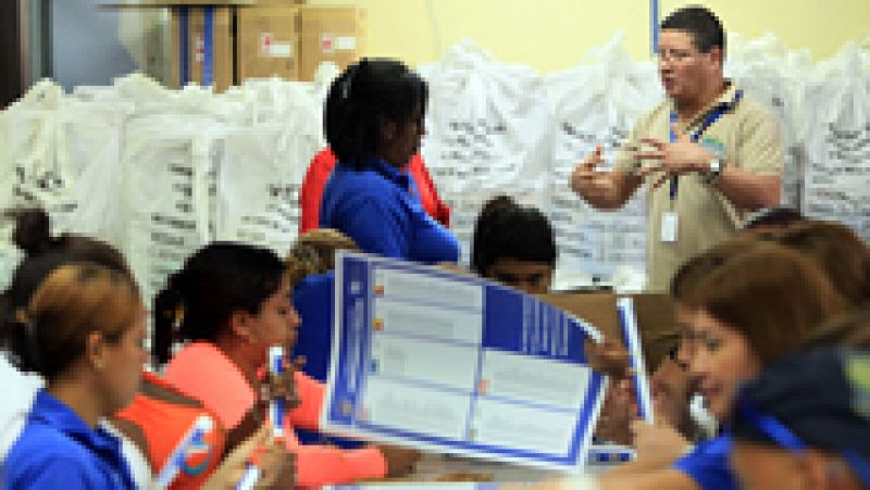 Panamá elige presidente, diputados y alcaldes en unos comicios muy reñidos