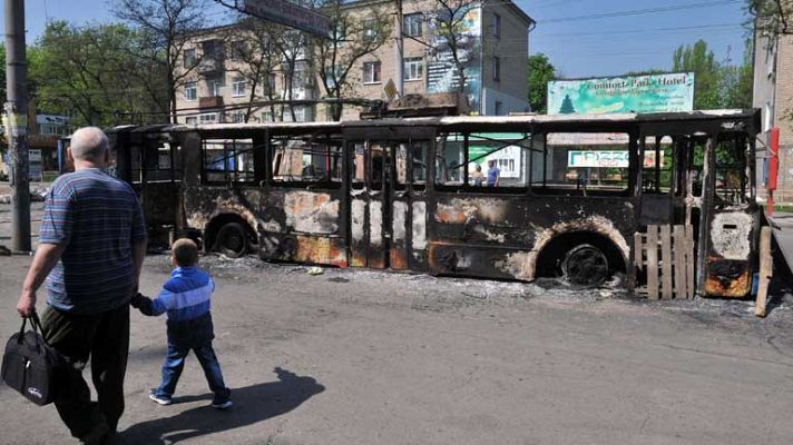 Telediario 1 - La policía ucraniana vigila Slaviansk desde la distancia