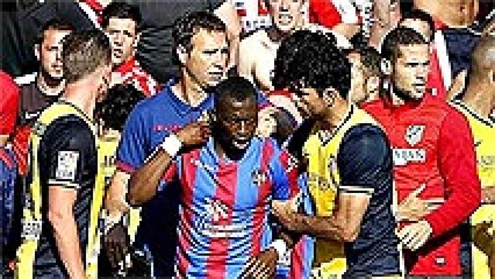 Telediario 1: Diop se queja gritos racistas por parte de la afición del Atlético: "Me llamaron mono y yo bailé" | RTVE Play