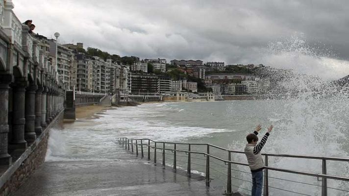 El tiempo - Nuboso y chubascos en el norte, Pirineos y Canarias