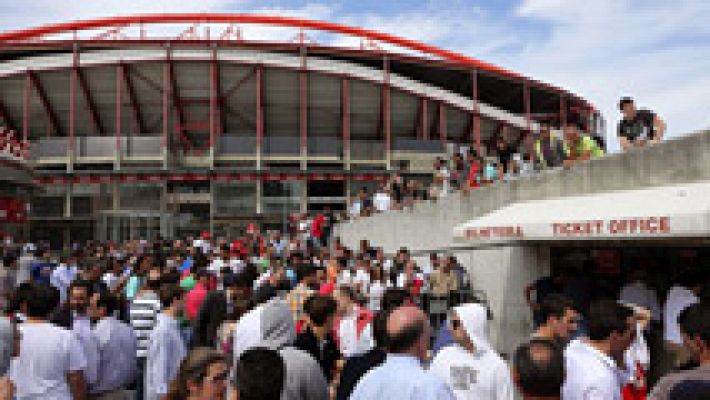 La afición del Sevilla, entre la feria y las taquillas