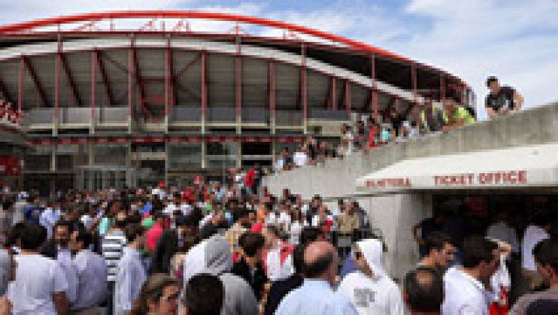 Los aficionados del Sevilla ya han empezado a comprar las entradas para la final de la Europa League mientras los jugadores del equipo de Emery han disfrutado del primer día de la Fería de Abril en la ciudad andaluza.