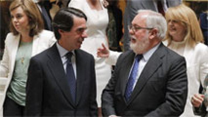 Arias Cañete acompañado por José María Aznar