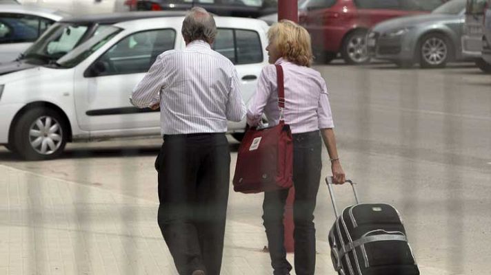 Telediario 1 - Prisión para la mujer que mató vivo al violador de su hija