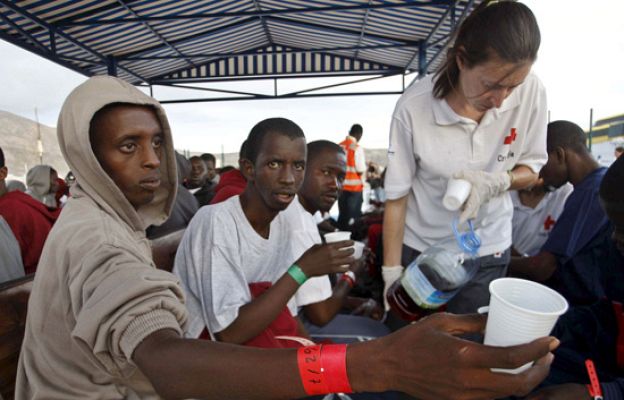  - Llegan 214 inmigrantes a Canarias