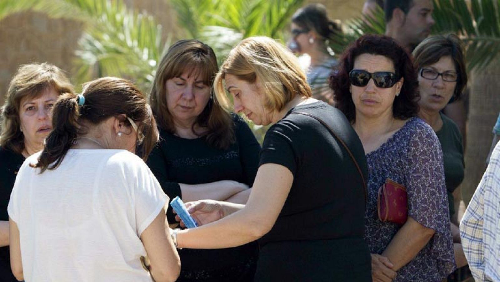 Investigan si una maniobra brusca de la máquina agrícola causó el accidente del bus de Badajoz - Informativo 24h | Ver