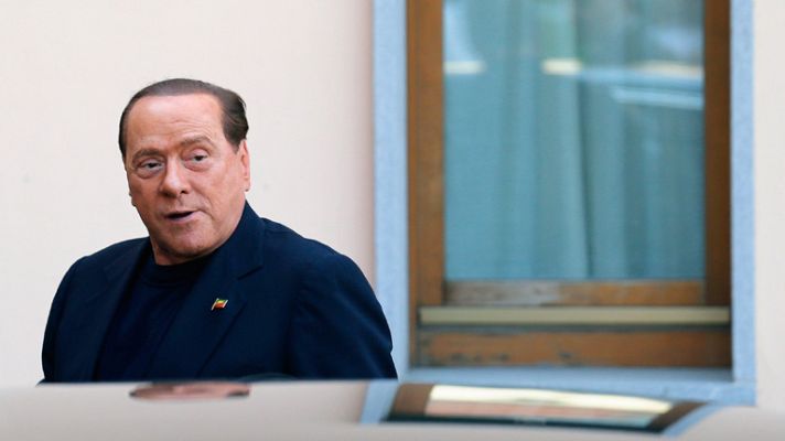 Telediario 1 - Berlusconi comienza a cumplir su condena haciendo servicio social