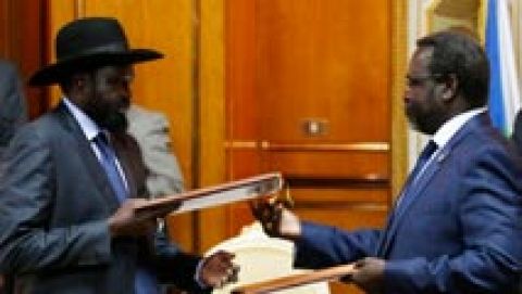Acuerdo entre el presidente de Sudán del Sur y el líder rebelde para acabar con el conflicto del país