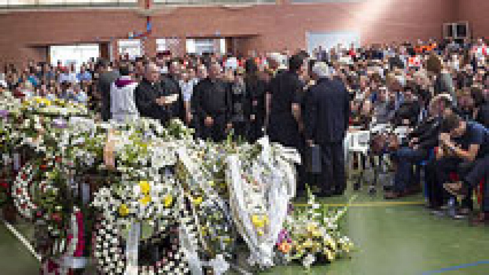 Noticias 24h: Multitudinario funeral por los cinco niños fallecidos de Monterruio de la Serena | RTVE Play