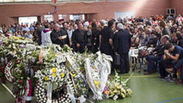 Multitudinario funeral por los cinco niños fallecidos de Monterruio de la Serena