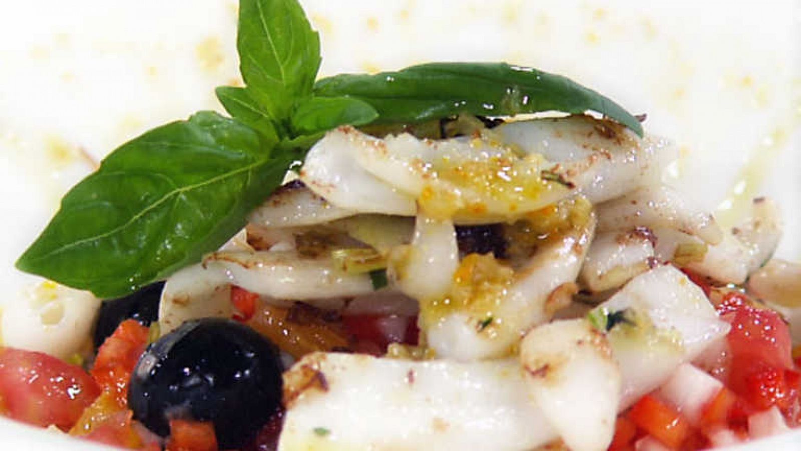 Cocina con Sergio: Ensalada de sepia con salsa al ajillo | RTVE Play