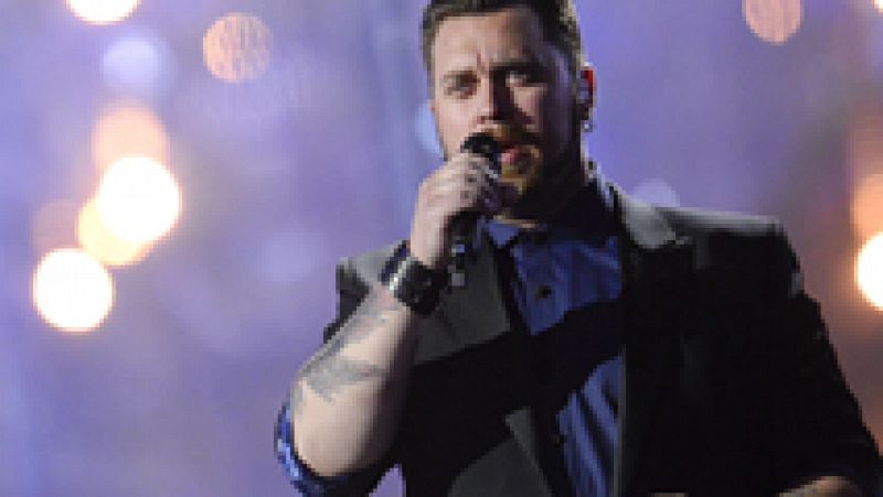 Carl Espen canta "Silent Storm" en representación de Noruega