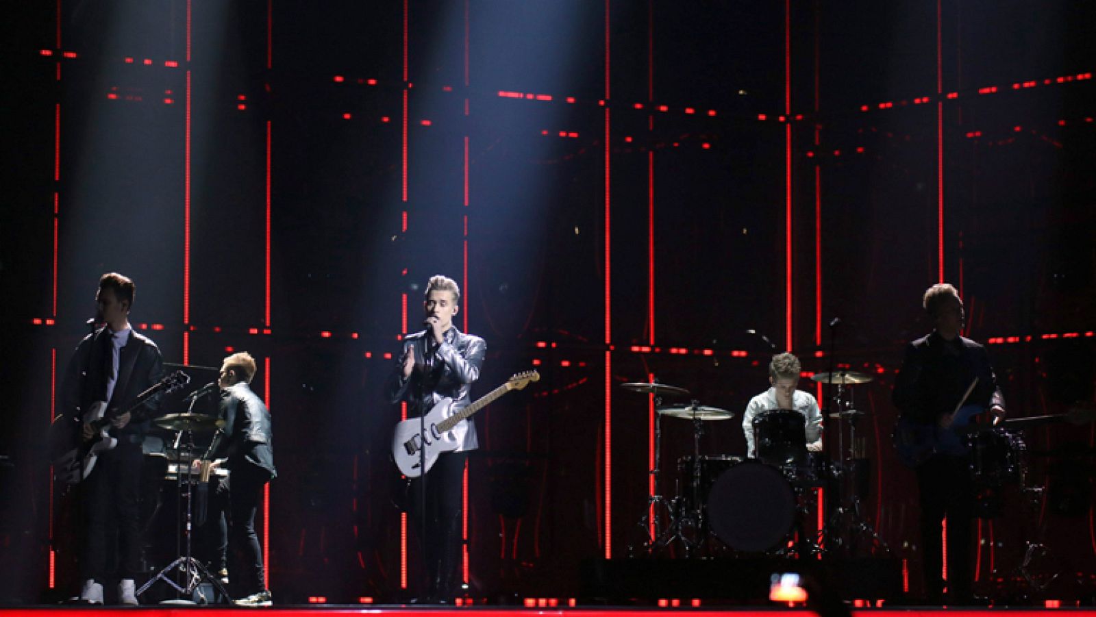 Softengine canta "Something better" en representación de Finlandia