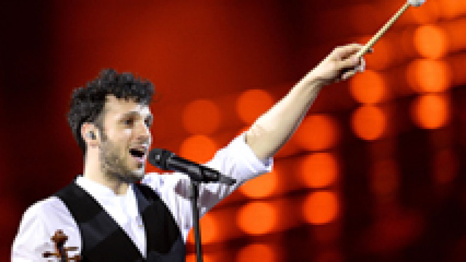  Sebalter canta "Hunter Of Stars" en representación de Suiza 