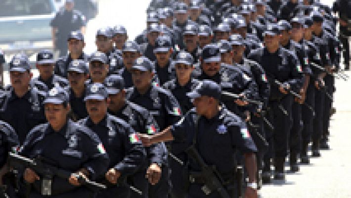 México legaliza a los autodefensas