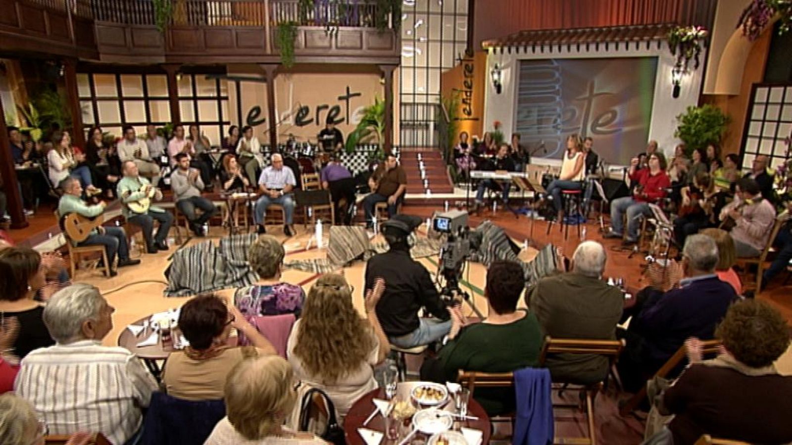 Tenderete - 11/05/14  "Edwin Colón, Isabel Padrón, David León Trío y varios solistas" - Tenderete | Ver