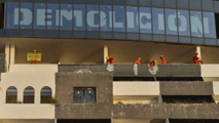 Activistas de Greenpeace pintan de negro El Algarrobico