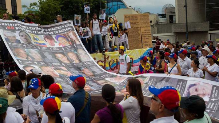 Telediario 1 - Venezuela piensa en implantar una tarjeta de abastecimiento