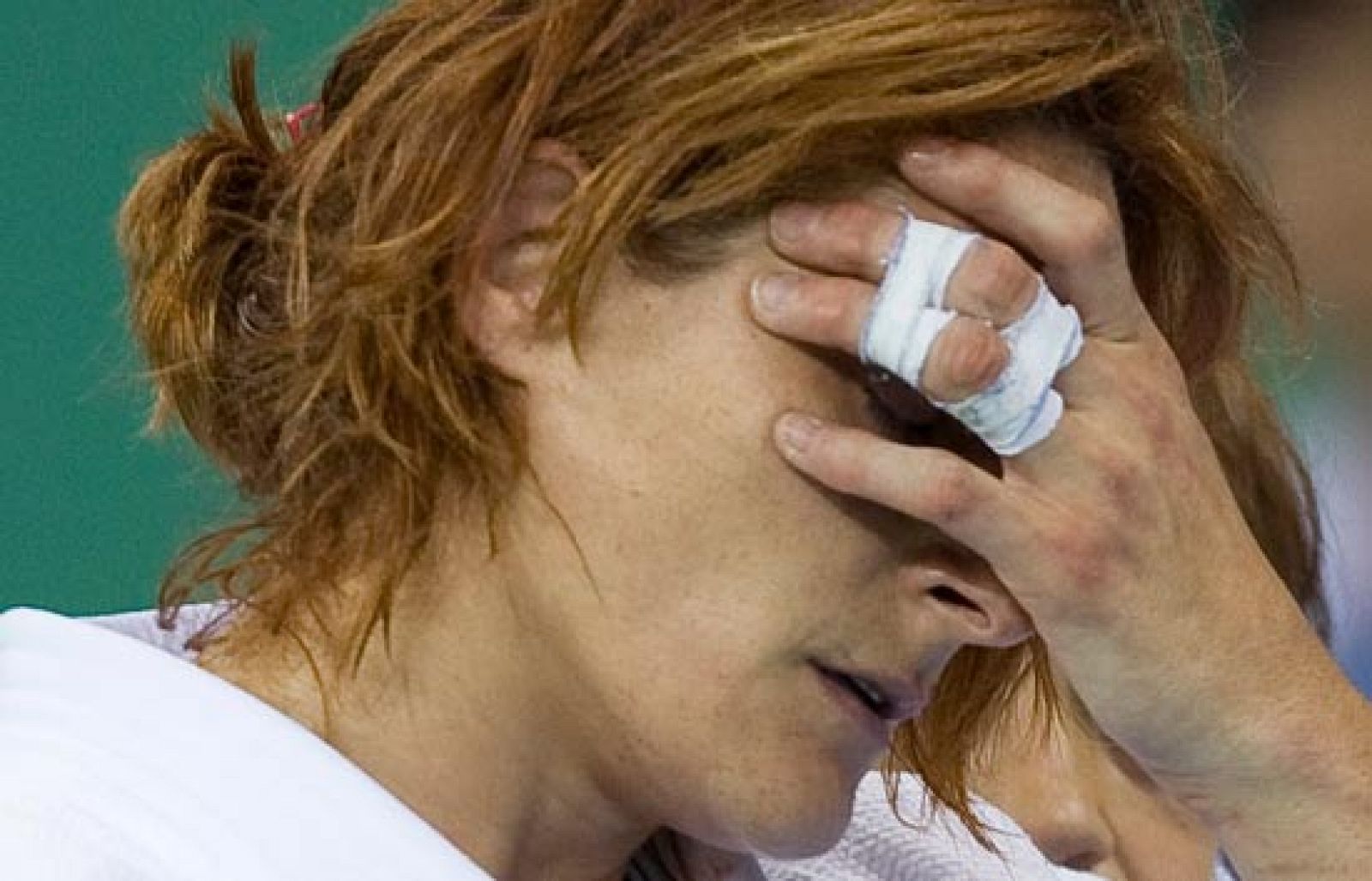 La judoca española Esther San Miguel se lamenta tras perder la medalla de bronce en la categoría -78 kilos de judo femenino al perder por waza-ari ante la francesa Stephanie Possamai.