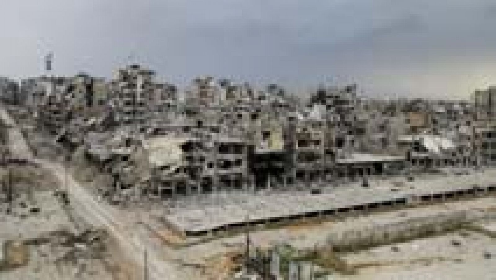 Telediario 1: La bandera siria vuelve a ondear en la plaza principal de Homs | RTVE Play