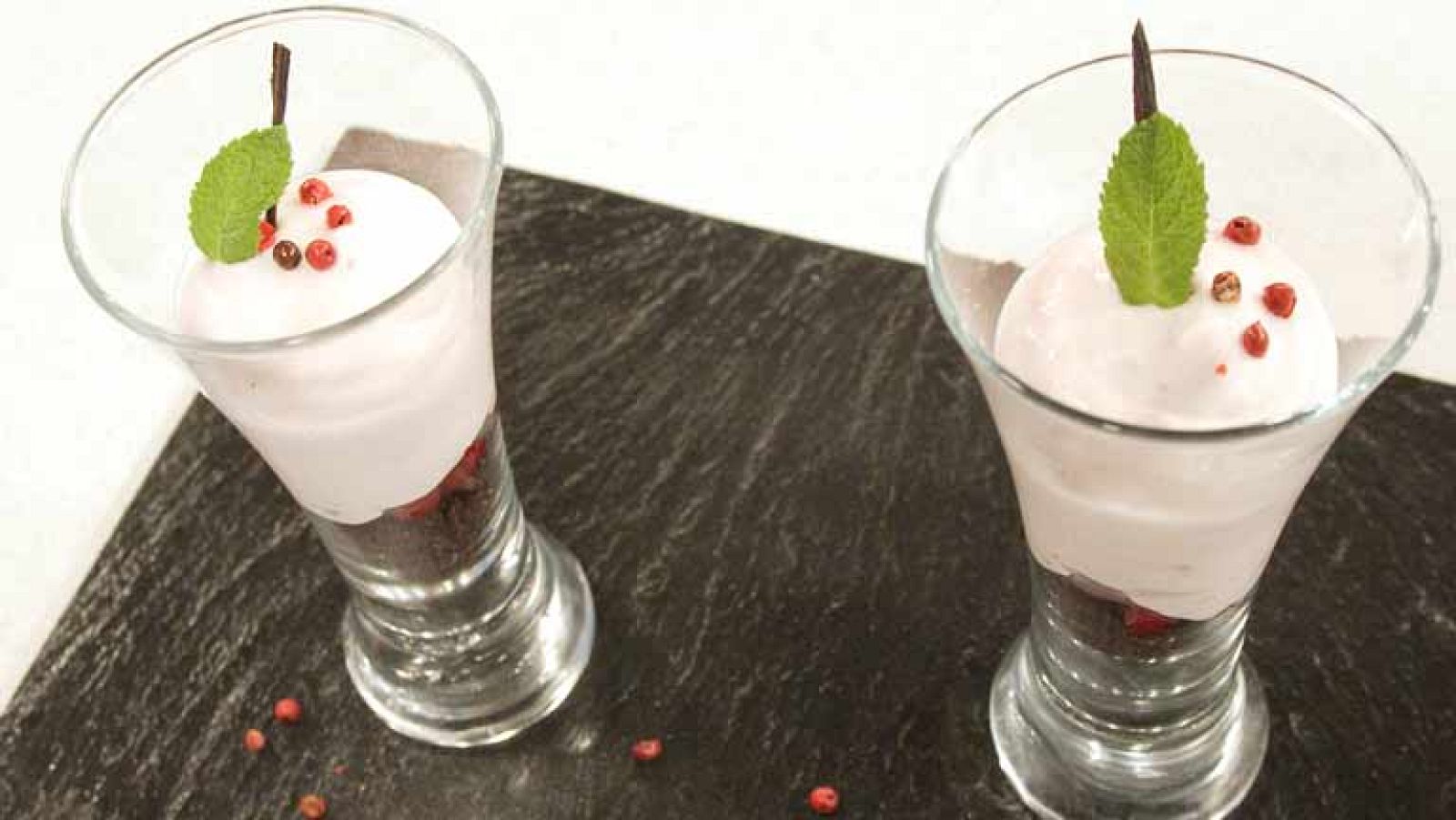 RTVE Cocina: Espuma de pimienta rosa | RTVE Play