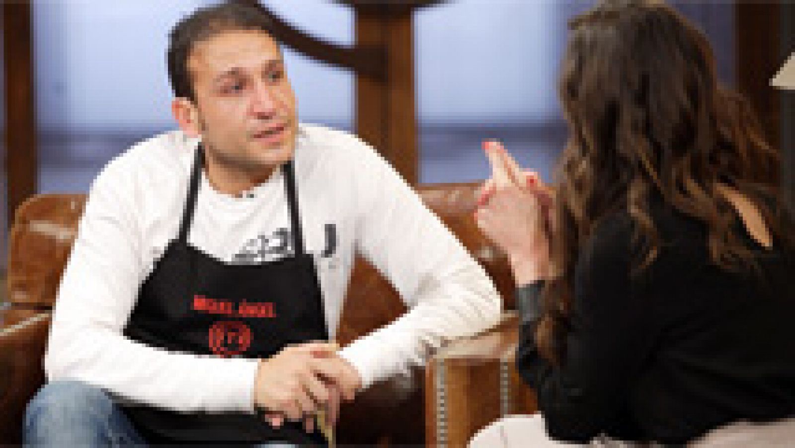 MasterChef  - Miguel Ángel cuelga el delantal muy emocionado