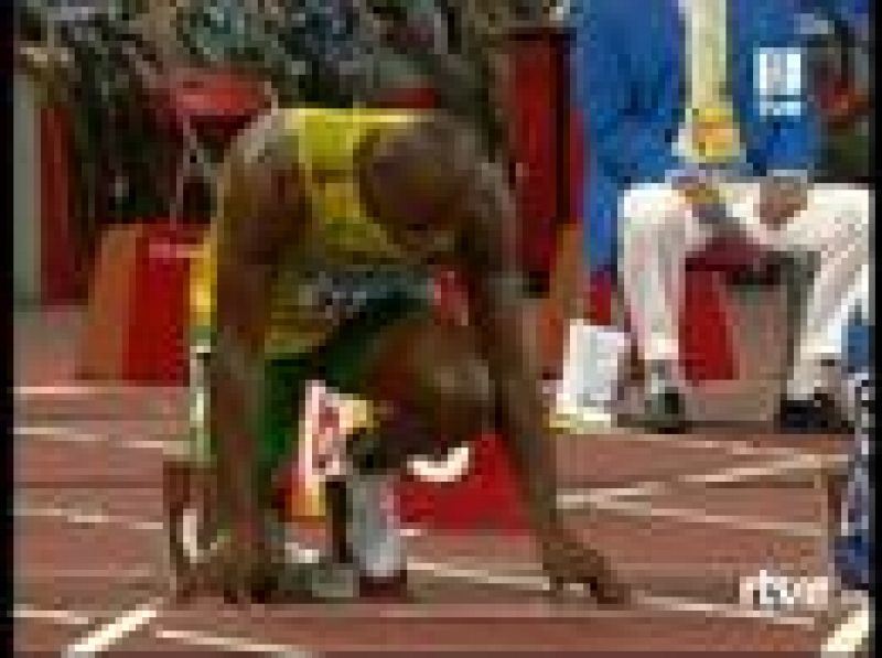 Usain Bolt se exhibe en la segunda ronda de los 100 metros