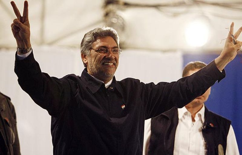  Fernando Lugo asume la presidencia de Paraguay