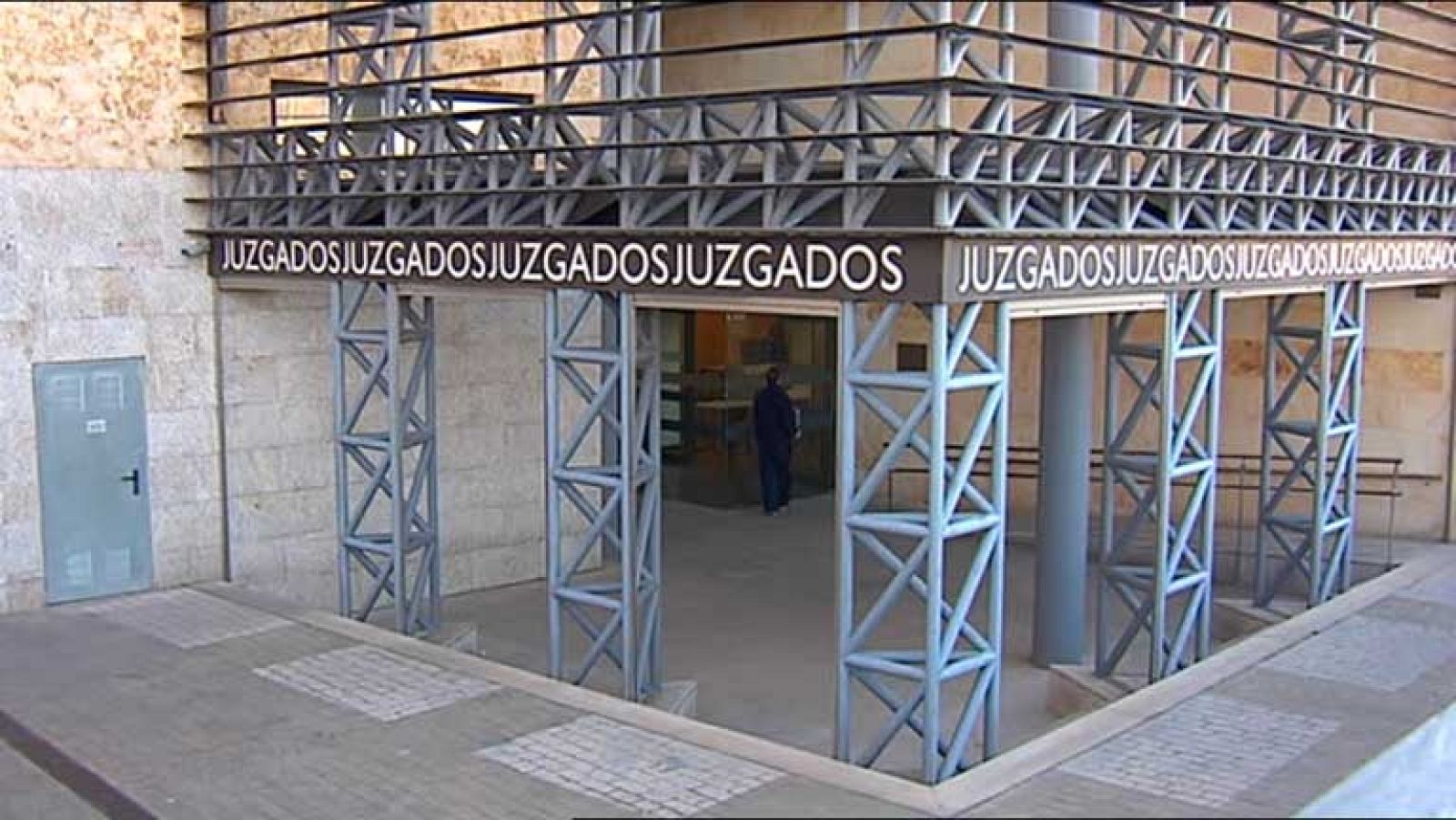 Declara ante la jueza la policía que tenía el arma homicida