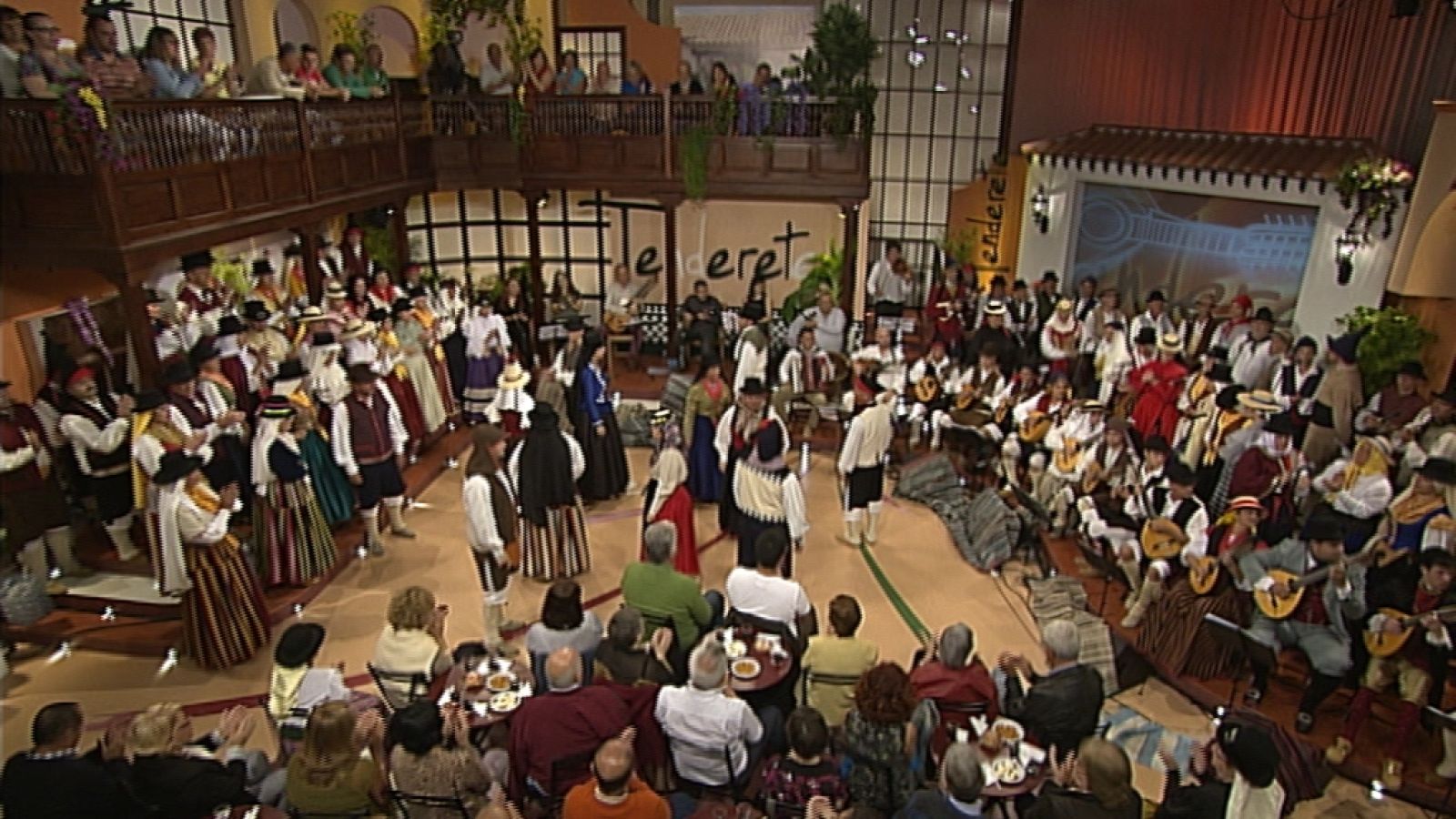 Tenderete - 18/05/14 con la "A.F. Entre amigos" y "Timple y guitarra en concierto", - Tenderete | Ver