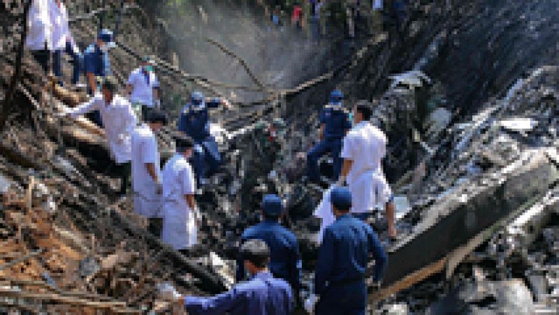 Muere el ministro de Defensa de Laos al estrellarse el avión en el que viajaba