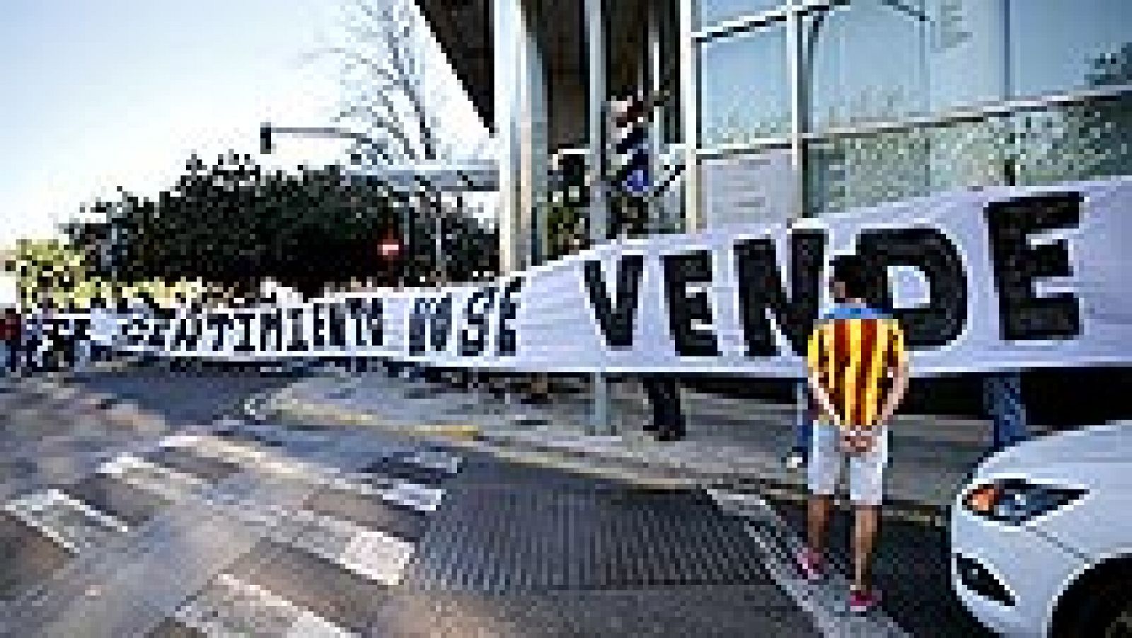 Telediario 1: Peter Lim compra el Valencia por 100 millones de euros | RTVE Play
